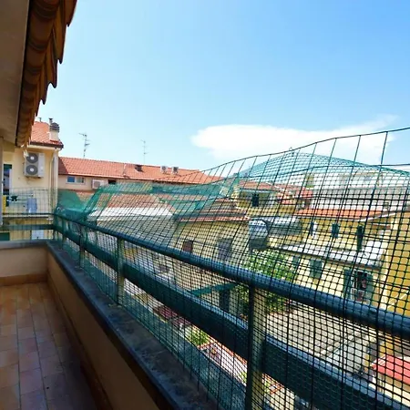 Sulla Passeggiata Di Viareggio
